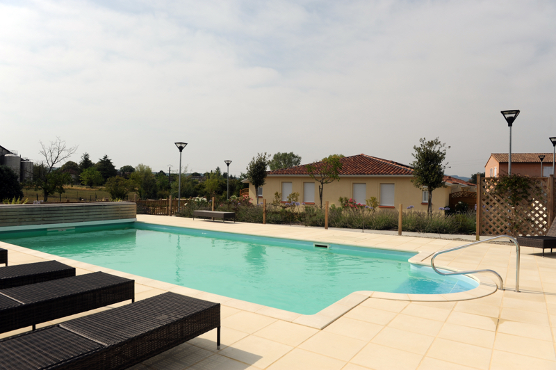 Résidence Les Senioriales de Ruoms : La piscine de la résidence